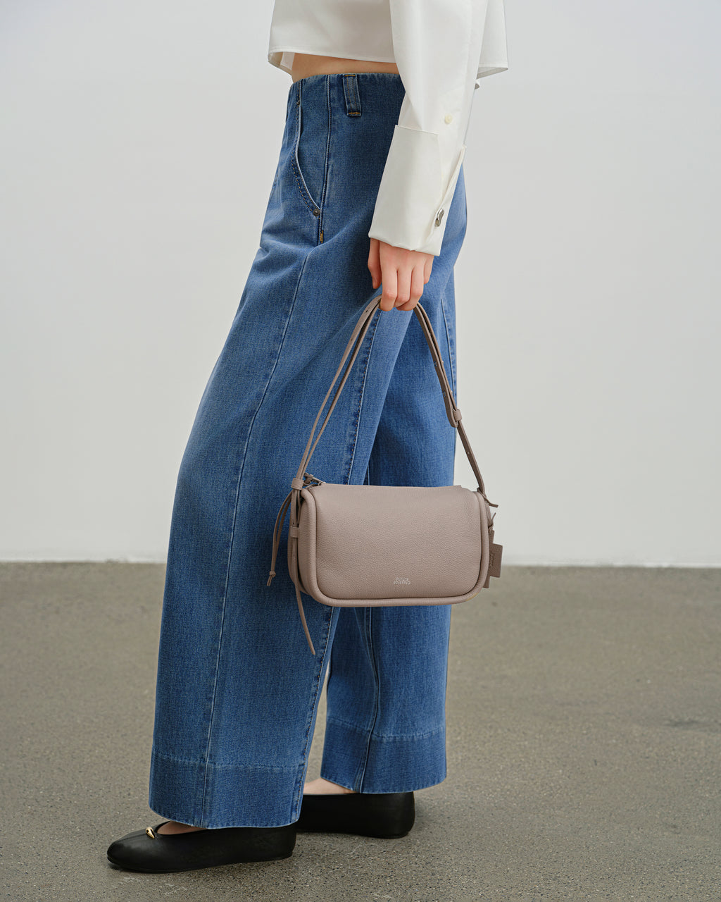 Small Loaf Pebble Crossbody