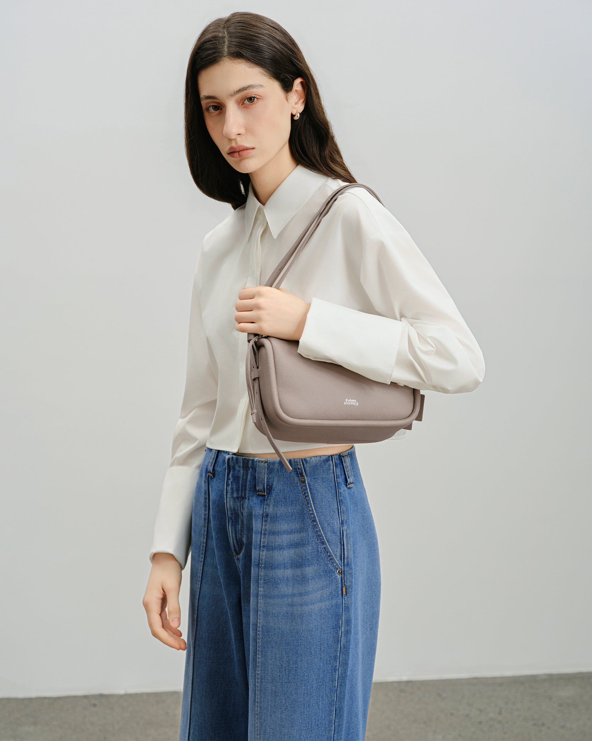 Small Loaf Pebble Crossbody