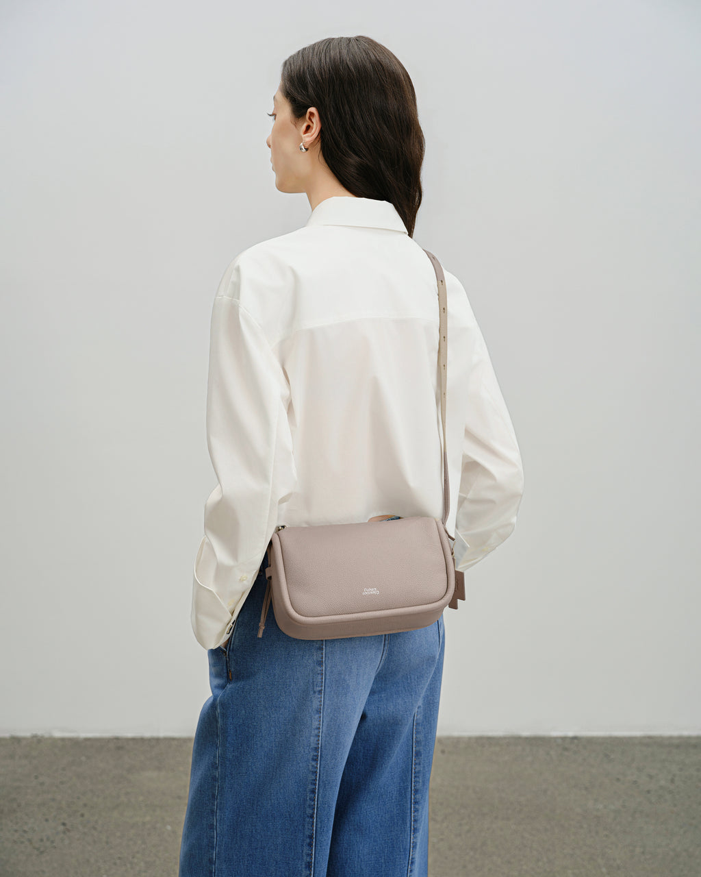 Small Loaf Pebble Crossbody