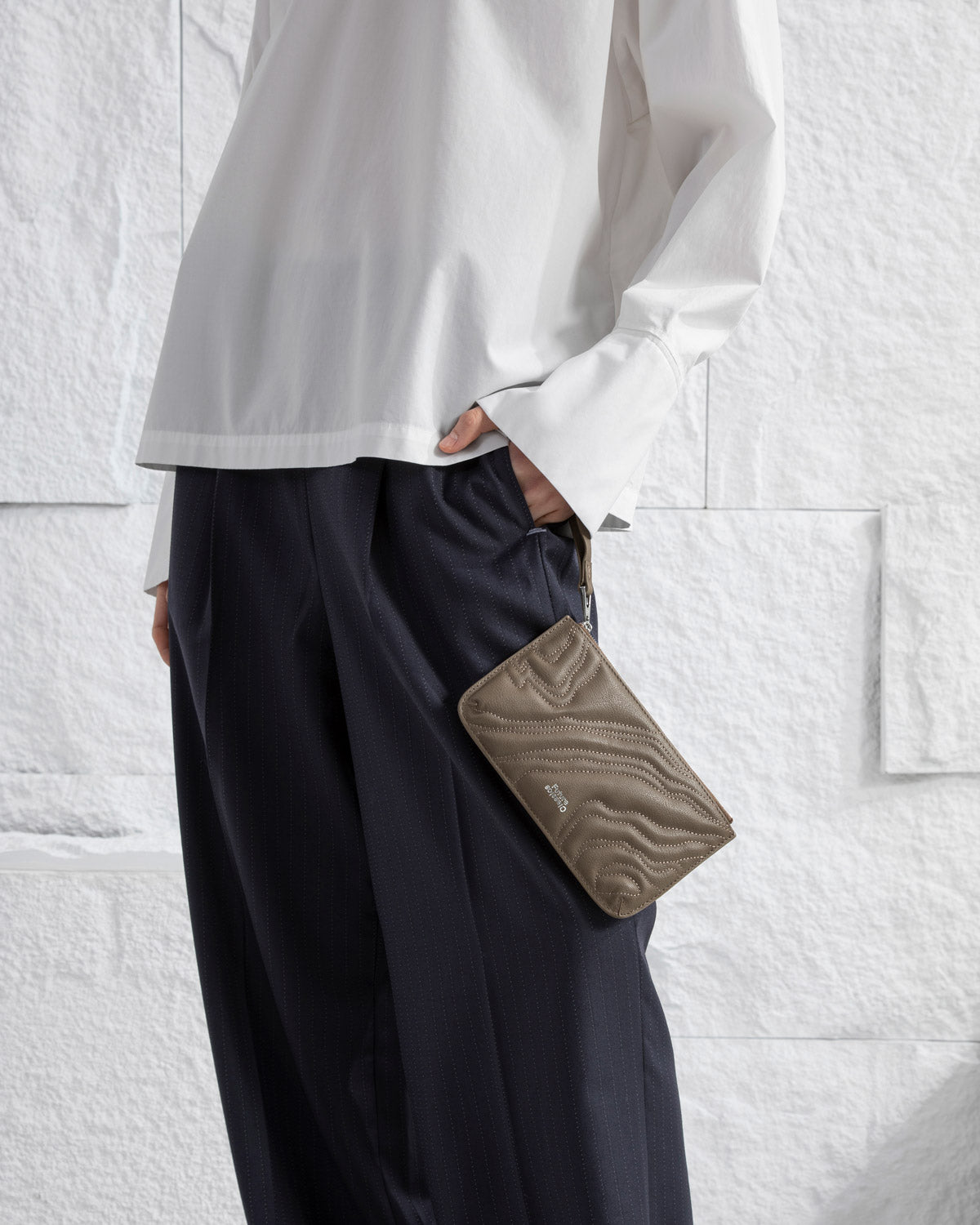 WRISTLET ZIP POUCH