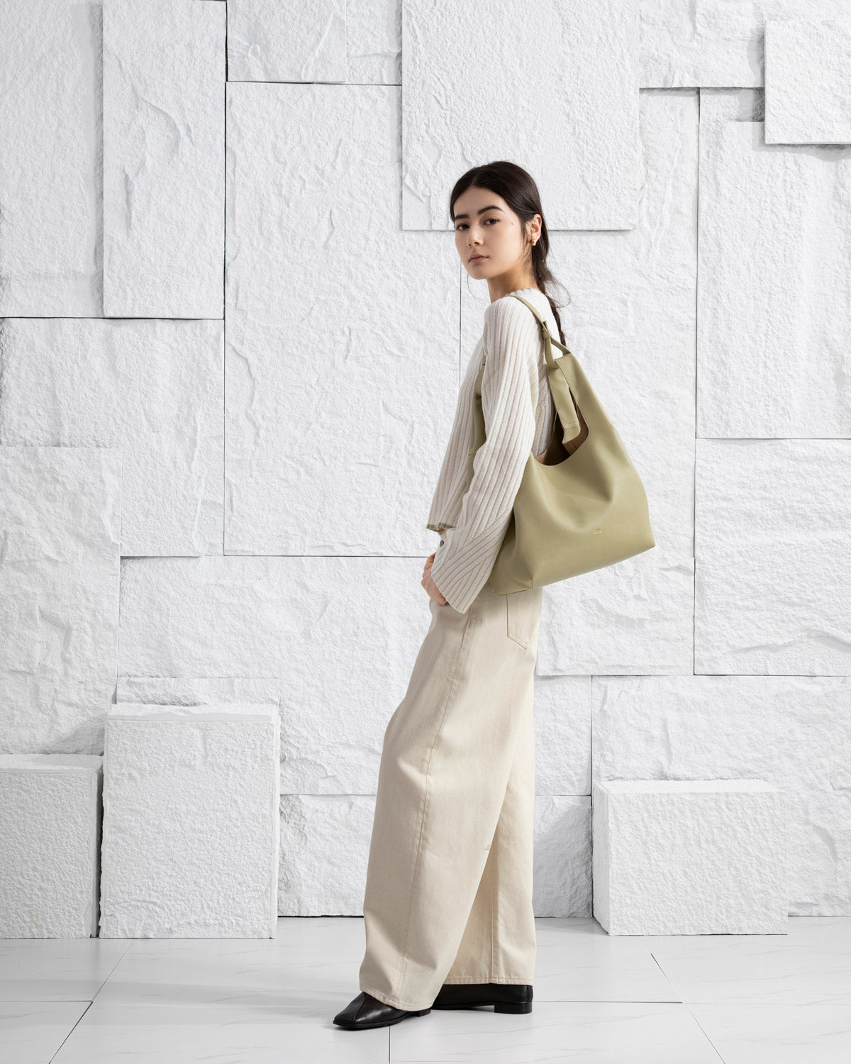 MEDIUM MARKET SHOPPER