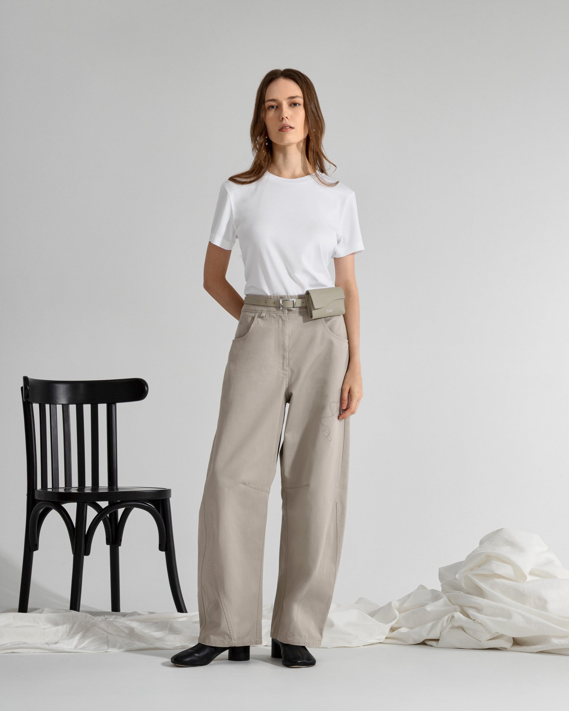 Oeuvres Embroidery Pants